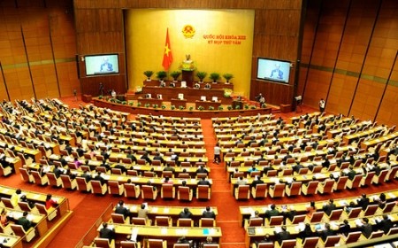 Вьетнамские депутаты приняли исправленный закон о народной милиции - ảnh 1